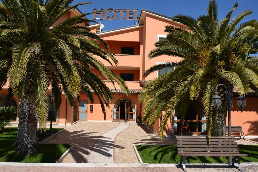 Villa Luigi Hotel & Restaurant Nuova Gestione Villa Rosa Di Martinsicuro Kültér fotó