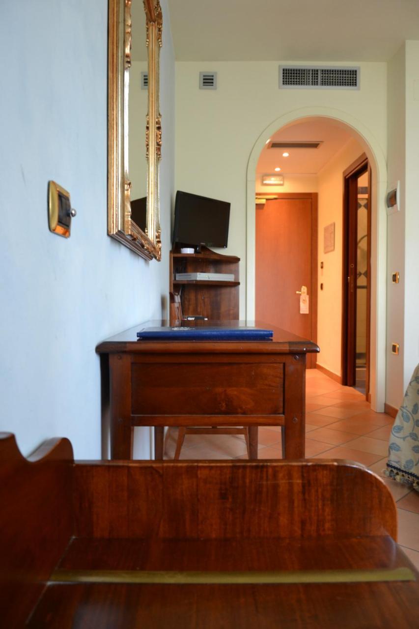 Villa Luigi Hotel & Restaurant Nuova Gestione Villa Rosa Di Martinsicuro Kültér fotó